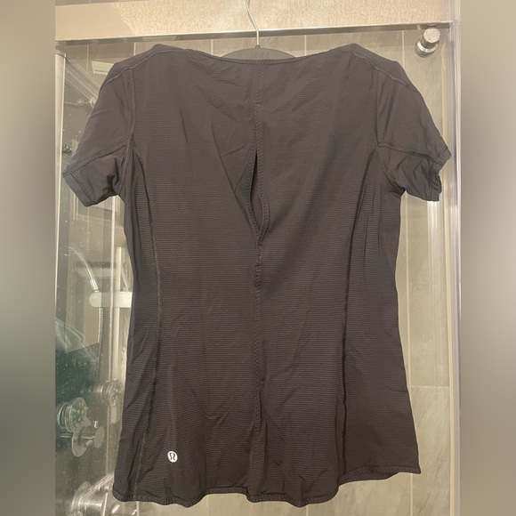 Lululemon t-shirt - Picture 2 of 3